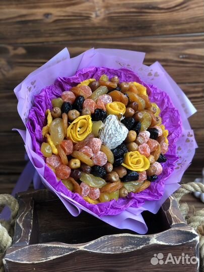 Букет из сухофруктов и орехов