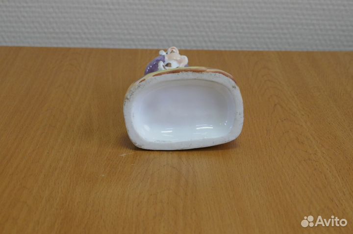 Фарфоровая статуэтка.Мальчик со щенком 13см Англия