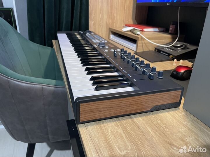 Arturia keylab 61 essential midi клавиатура