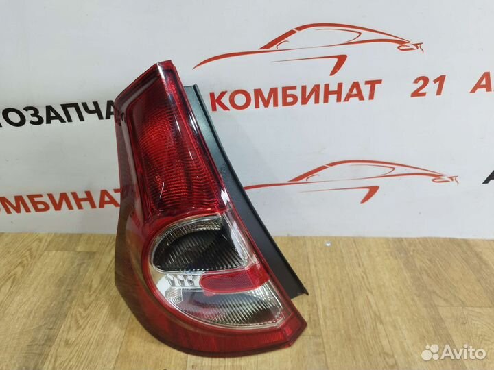 Фонарь задний левый Renault Sandero 1