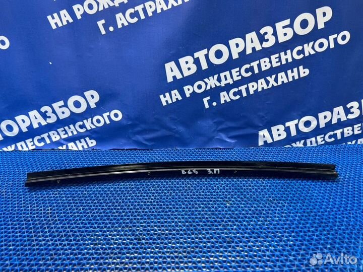 Направляющая стекла двери Bmw E65 седан 2003