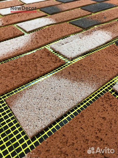 Гибкий кирпич на сетке с пленкой