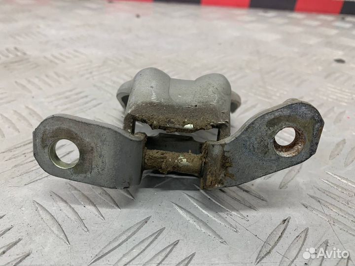 Б/У петля двери задний левый Mazda Demio 1 DW3W B3