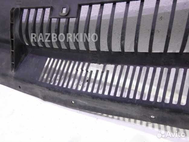 Водосток лобового стекла (жабо)