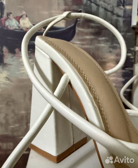 Туфли на высоком каблуке