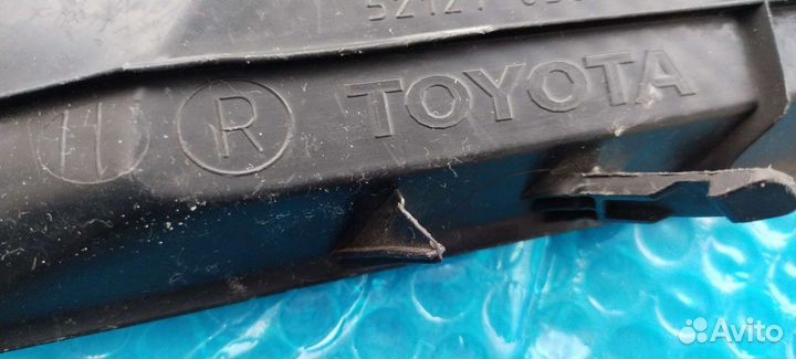 Заглушка противотуманной фары Авенсис 06-08 правая