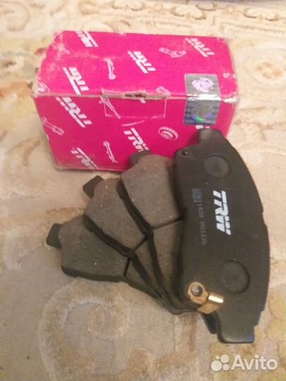 Тормозные колодки передние на toyota