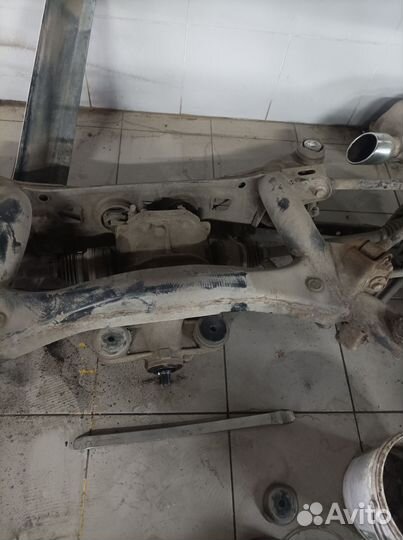 Задний подрамник lexus is250