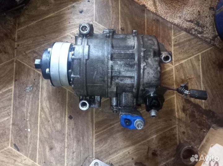 Компрессор кондиционера Audi A8 4e0260805am