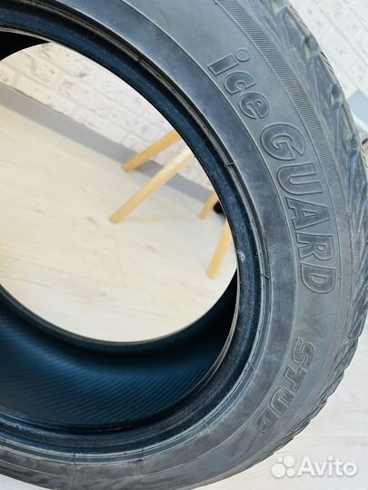 Yokohama Ice Guard Stud IG55 215/55 R17