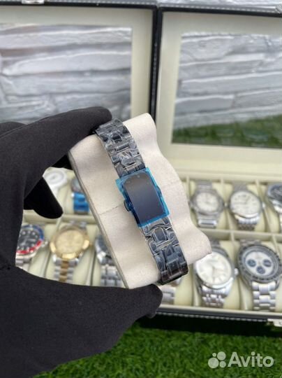 Часы женские Louis Vuitton