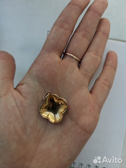 Женский кулон