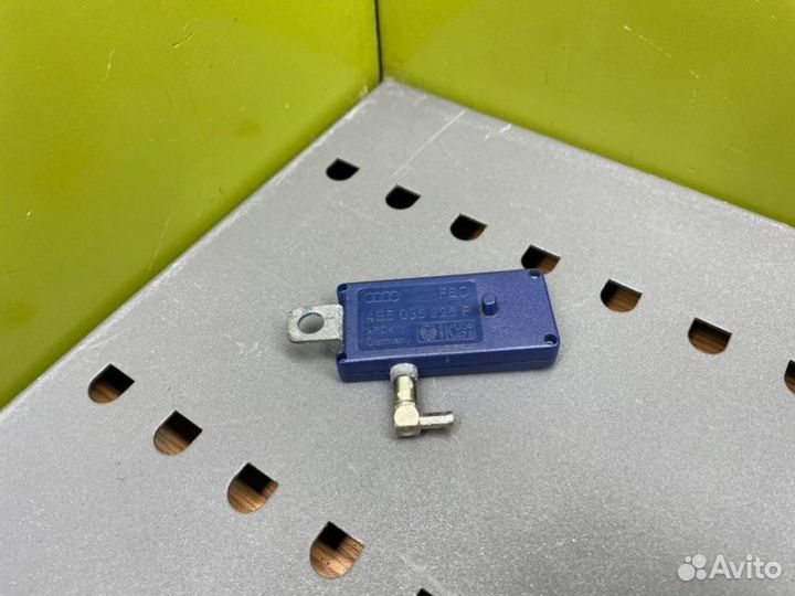 Усилитель антенны Audi A6 C5 avant 2.5TDI AKE 2000