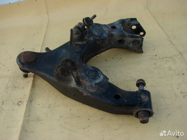 Нижние передние рычаги Lexus lx470 06г