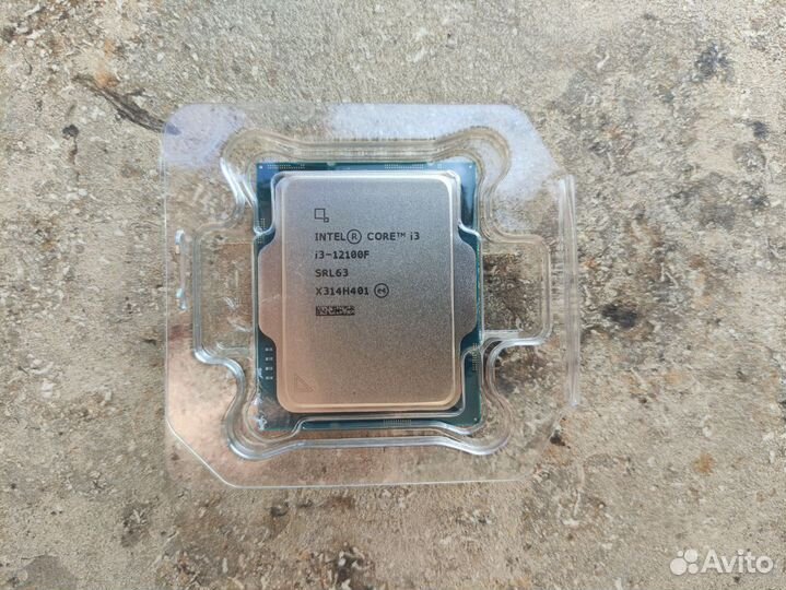 Intel core i3-12100F новый