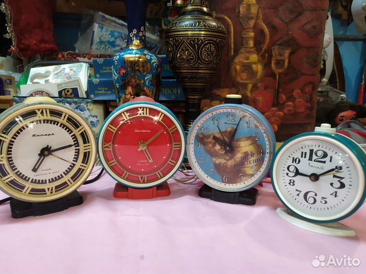 СССР будильники часы Янтарь Электроника