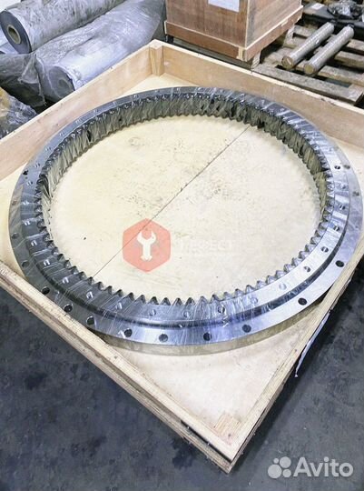 Опорно-поворотный круг Hitachi ZX70LC 4437132