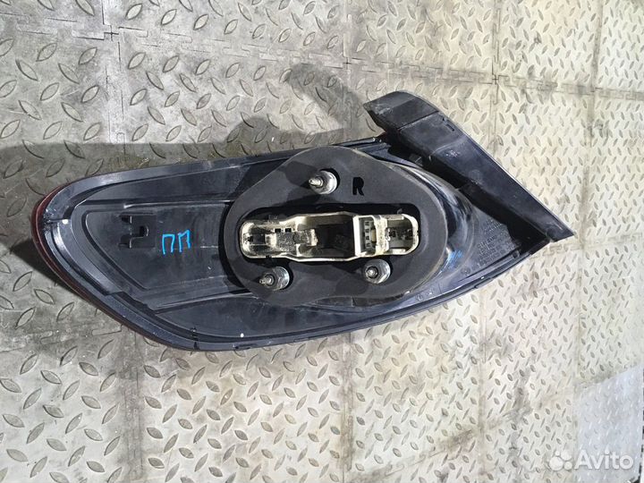 Фонарь задний правый наружный