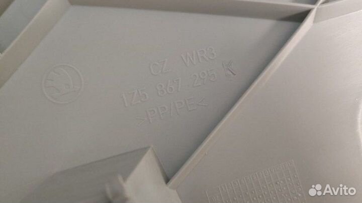 Обшивка стойки задняя левая Skoda Octavia II