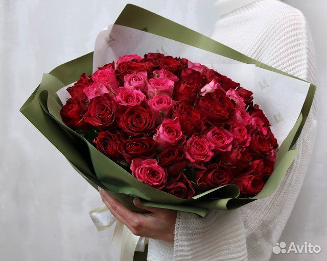 Букет из 45 красных и розовых роз микс 35-40 см