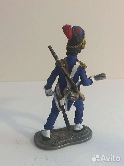 Настольная фигурка