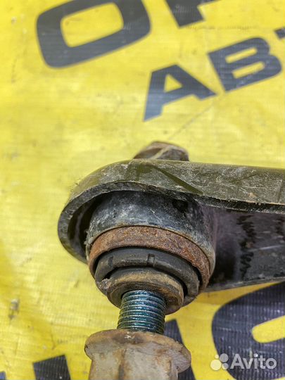 Тяга задняя поперечная левая Skoda Octavia A5