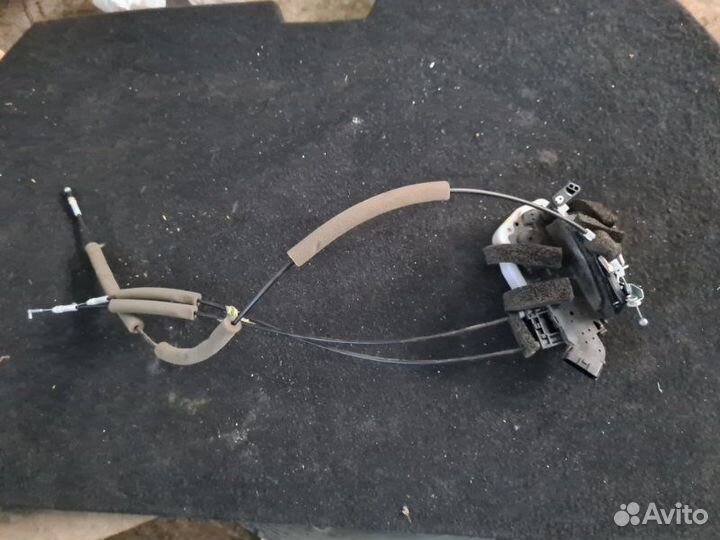 Замок боковой двери передний левый Nissan Juke F15