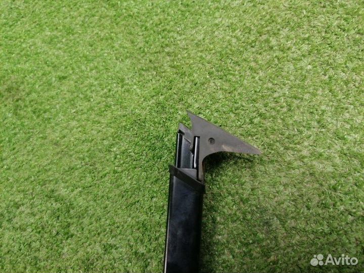 Направляющая стекла задняя правая Toyota Camry V50