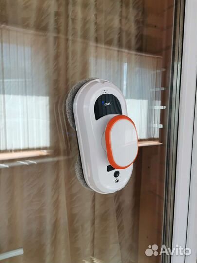 Робот-мойщик окон dBot W100