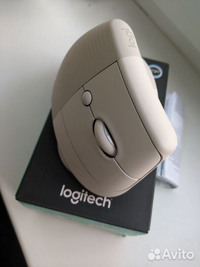 Беспроводная вертикальная мышь Logitech Lift