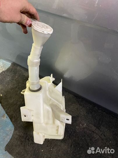 Бочек омывателя Mitsubishi lancer 10