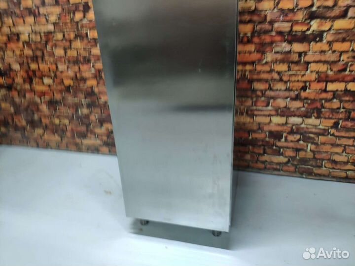 Холодильный шкаф