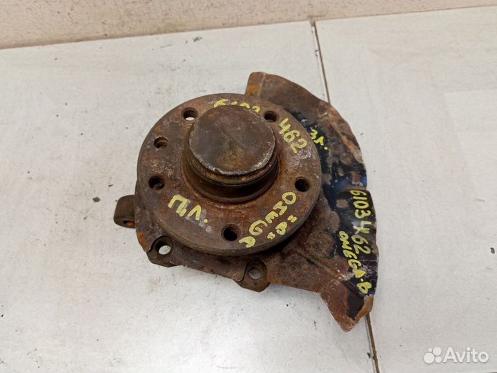 Кулак передний левый Опель