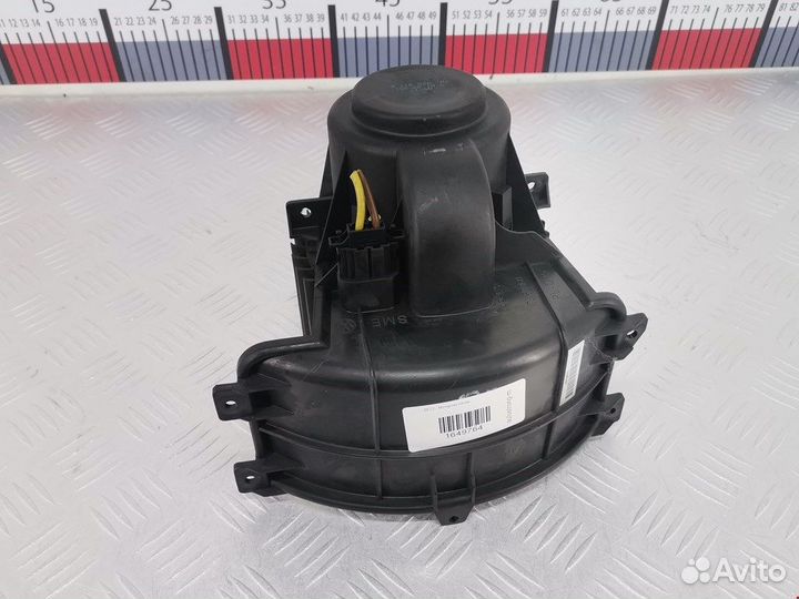 Моторчик печки для Volkswagen Transporter (T5)