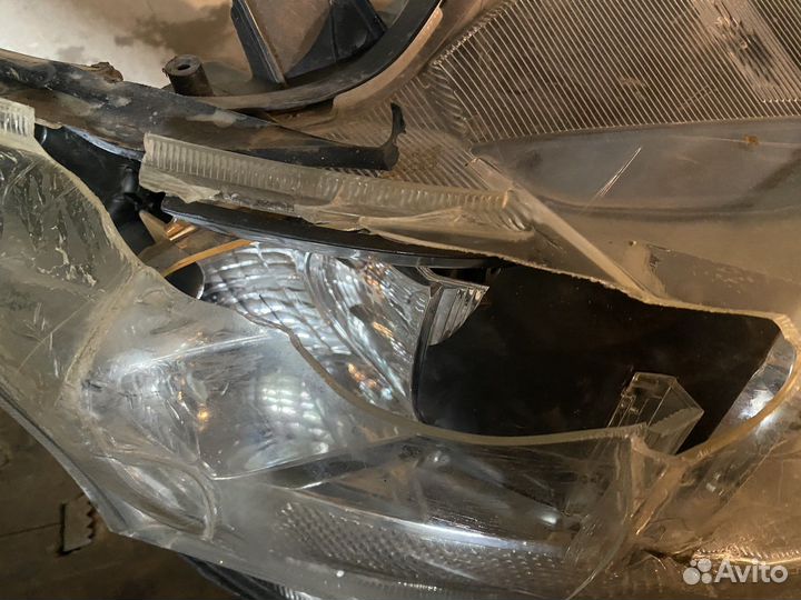 Фара передняя правая Lexus CT200h