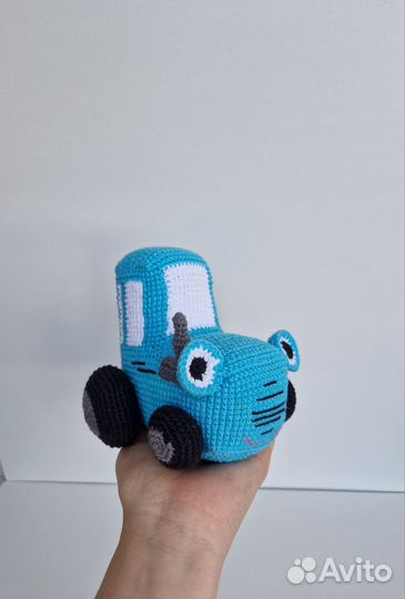 Игрушка синий трактор