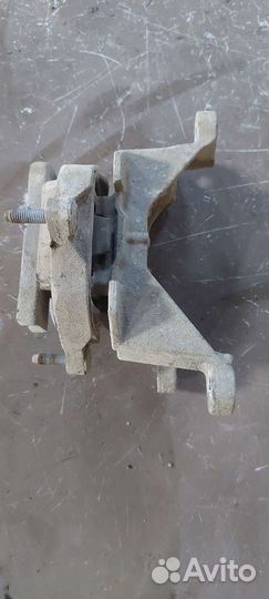 Кронштейна АКПП на Audi A5