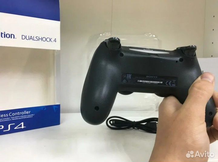 Геймпад Sony DualShock 4