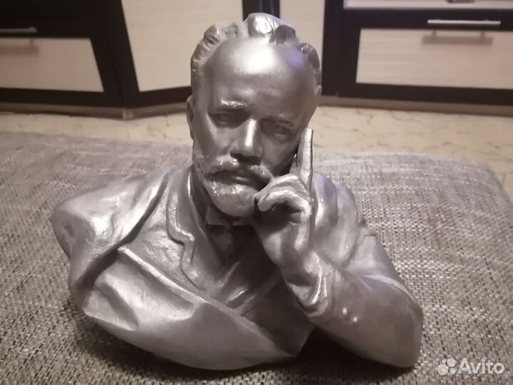 Бюст чайковского