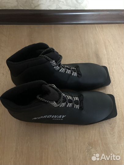 Продаются ботинки лыжные