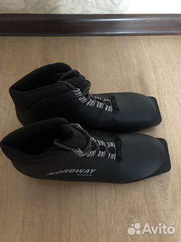 Продаются ботинки лыжные