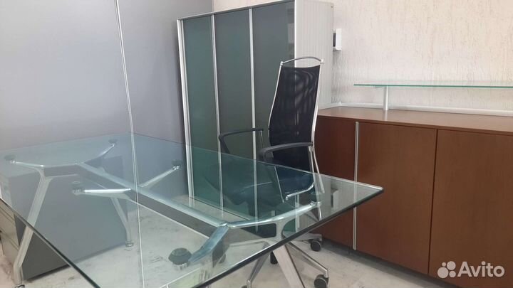 Кабинет Стол, шкафы, кресло Bene Австрия