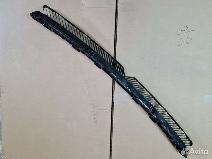 В наличии направляющая заднего бампера