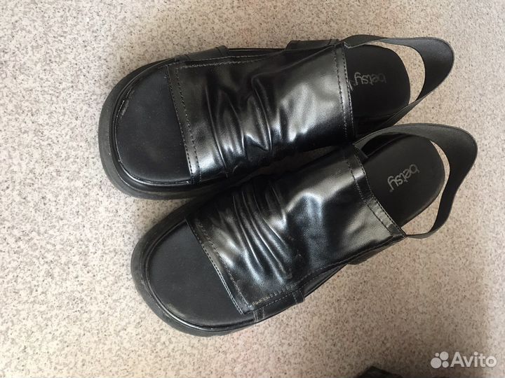 Женские вещи и обувь