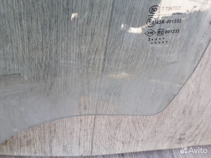 Стекло двери передней левой Renault Logan 2011