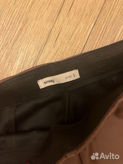 Кожаные брюки коричневые sinsay
