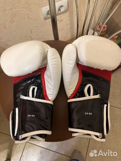 Боксерские перчатки 14 oz everlast