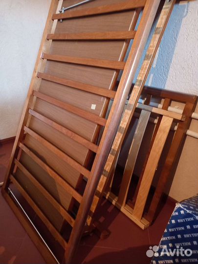 Детская кроватка с маятником и ящиком