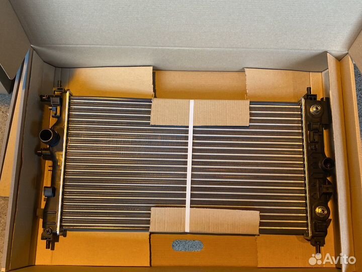 Радиатор охлаждения Шевроле Круз 1.8