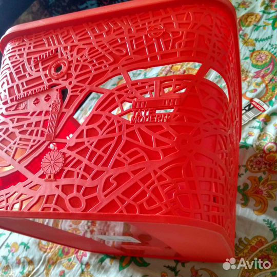 Прикольный красный ящик 